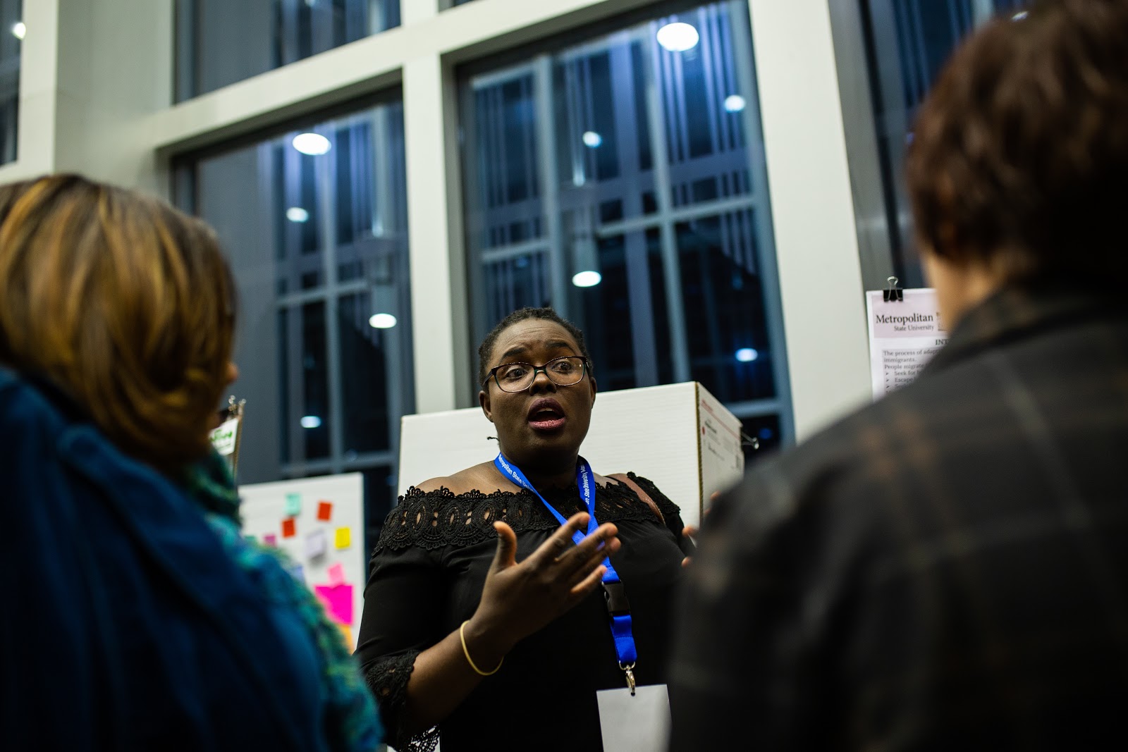 Doctoral nursing student Survival Mandieka discusses her research, “Effects of Safe Spaces on Acculturative Stress and Quality of Life in African Young Immigrants,” with attendees of the 2018 Student Poster Conference. Photo by Eli Bartz